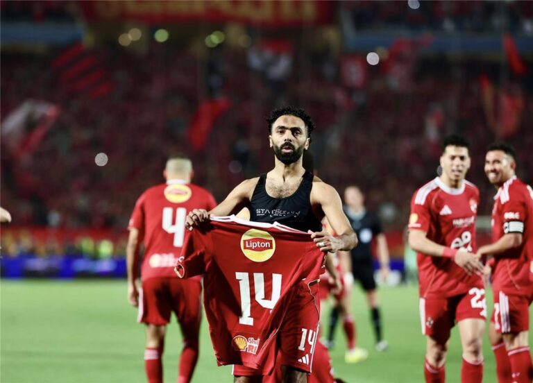 كواليس تأخير تجديد عقد حسين الشحات مع الأهلي.. ونصيحة هامة من شوبير كواليس تأخير تجديد عقد حسين الشحات مع الأهلي.. ونصيحة هامة من شوبير