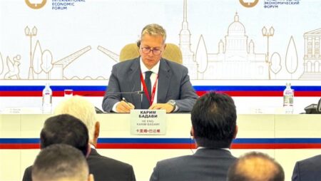 وزير البترول يستعرض استراتيجية مصر لتعزيز الإنتاج والتحول الطاقي خلال منتدى "سان بطرسبرج" الاقتصادي