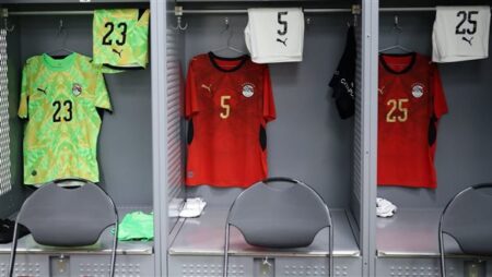 بالصور.. غرفة ملابس الفراعنة قبل مباراة البرازيل