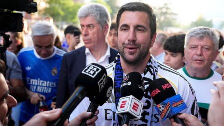 إنريكي ريكيلمي بعد خسارته في انتخابات رئاسة ريال مدريد: أوقفنا بيع النادي.. وهذه ليست النهاية إنريكي ريكيلمي بعد خسارته في انتخابات رئاسة ريال مدريد: أوقفنا بيع النادي.. وهذه ليست النهاية