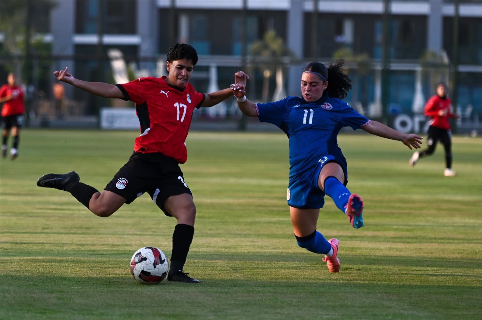 بركلات الترجيح .. منتخب الكرة النسائية يفوز على نظيره التونسي ٧-٦ 5 بركلات الترجيح .. منتخب الكرة النسائية يفوز على نظيره التونسي ٧-٦
