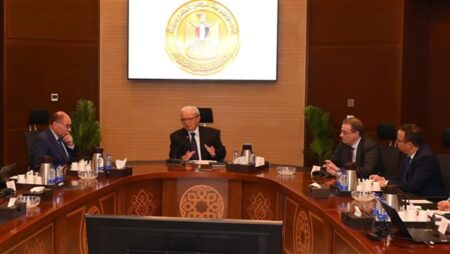 نائب رئيس مجلس الوزراء للشؤون الاقتصادية يتابع جهود تطوير الأداء بالجهاز الإداري للدولة