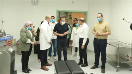 وزير الصحة يتفقد مركز طب أسرة أتليدم ومستشفى ملوي التخصصي بالمنيا