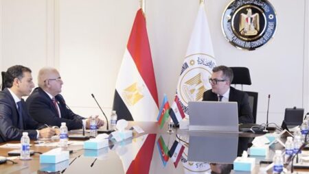 وزير التخطيط يبحث مع سفير أذربيجان صياغة مرحلة جديدة من الشراكة التنموية