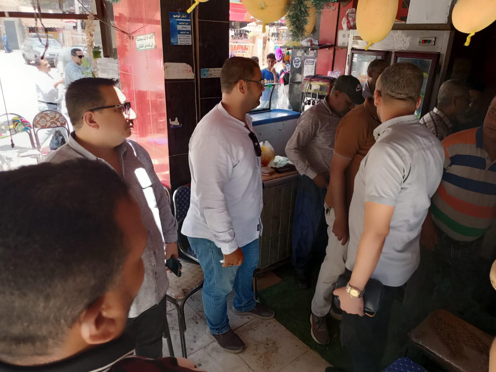 تحرير 10 محاضر متنوعة خلال حملة مكبرة على محال العصائر بمركز طهطا