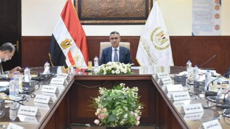 وزير التموين يعتمد موازنة القابضة للصوامع للعام المالي الجديد