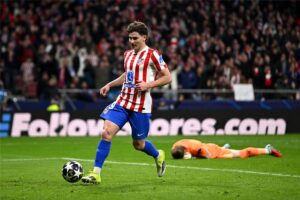 بشكل غاضب.. رئيس أتلتيكو مدريد يحسم ملف رحيل جوليان ألفاريز