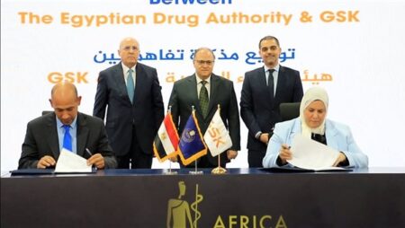 المعرض الطبى الإفريقى.. «هيئة الدواء» و«GSK مصر» توقعان مذكرة تفاهم لتعزيز التدريب المعرض الطبى الإفريقى.. «هيئة الدواء» و«GSK مصر» توقعان مذكرة تفاهم لتعزيز التدريب