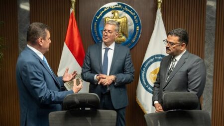 وزير البترول يشهد توقيع مذكرة تفاهم لتنفيذ مشروع تعديني صناعي متكامل