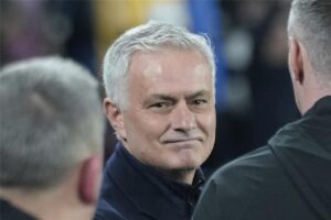 ريال مدريد يوافق على طلب جوزيه مورينيو.. ويفتح باب الرحيل لثنائي الفريق