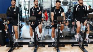 على أنغام "يا حبيبتي يا مصر"، منتخب مصر يبدأ مرانه استعدادا لمواجهة نيوزيلندا (فيديو وصور)