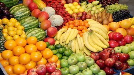 أسعار الفاكهة اليوم الجمعة، العنب يبدأ من 25 جنيهًا والبلح السيوي يصل إلى 70