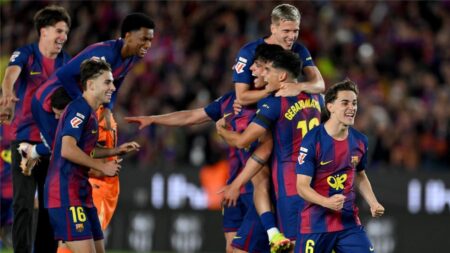 لاعب برشلونة على وشك تجديد عقده لمدة عامين لاعب برشلونة على وشك تجديد عقده لمدة عامين
