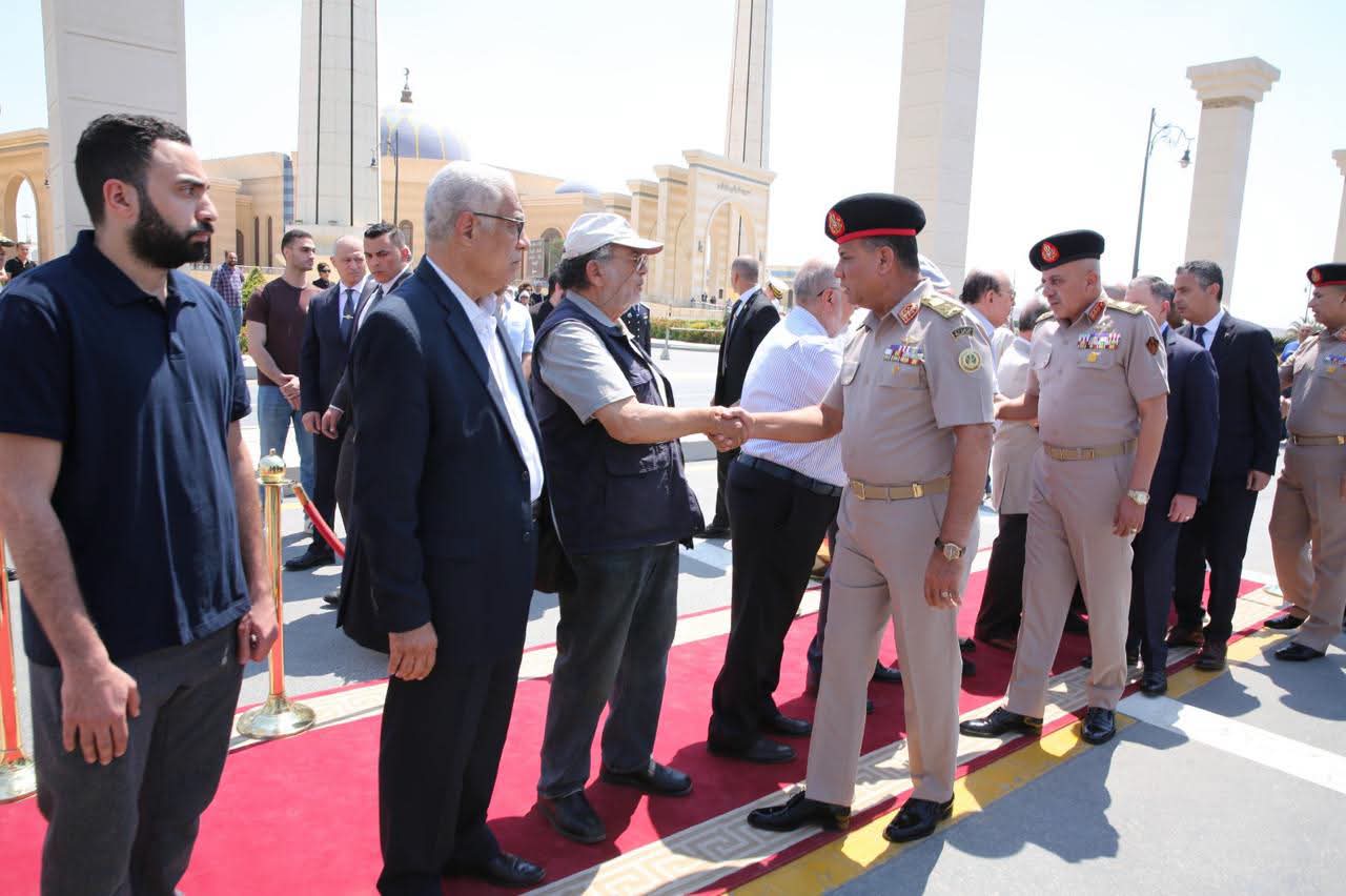وزير الدفاع يتقدم الجنازة العسكرية للفريق يوسف عفيفى أحد قادة حرب أكتوبر المجيدة.. شاهد