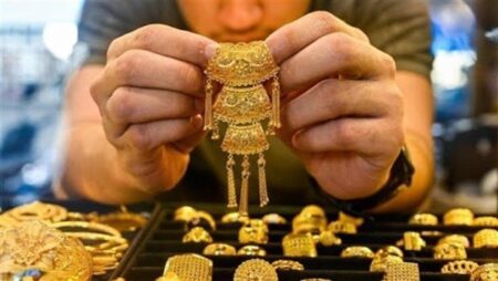 تقلبات حادة في الأسعار، رئيس شعبة الذهب يحذر من البيع الفترة الحالية