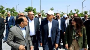 رئيس الوزراء يتفقد معدلات الإنجاز بمشروع "حدائق تلال الفسطاط".. صور