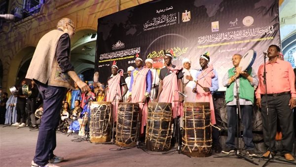 محافظ القاهرة يشهد فعاليات المهرجان الدولي للطبول والفنون التراثية