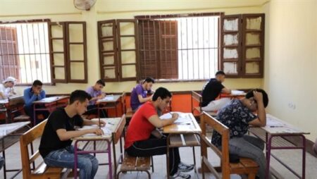طلاب الثانوية العامة يؤدون امتحان مواد الاقتصاد والإحصاء واللغة الأجنبية الثانية غدا