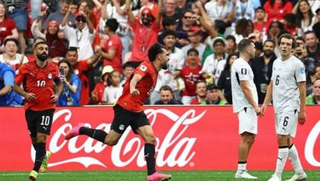 وزير الرياضة يهنئ المنتخب بعد فوزه بثلاثية على نيوزيلندا ويشيد بالإنجاز التاريخي