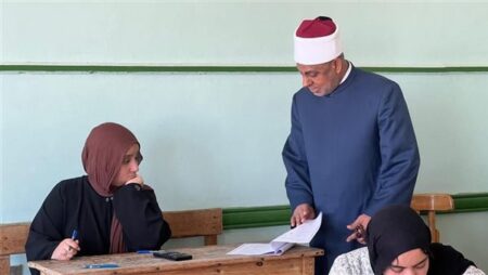 اليوم، امتحان مادة "الأحياء" لطلاب القسم العلمي للثانوية الأزهرية