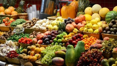 أسعار الفاكهة اليوم، ارتفاع العنب وانخفاض التين البرشومي 10 جنيهات