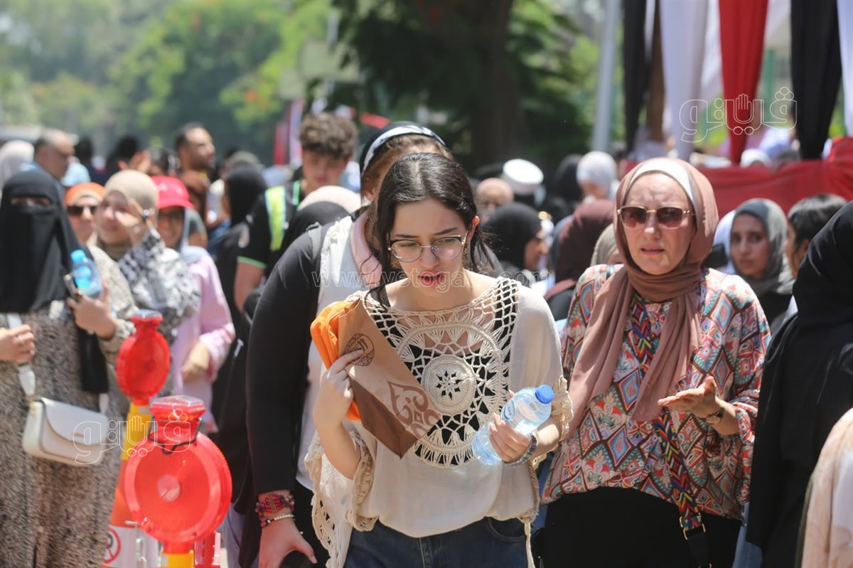 30 صورة ترصد ردود فعل طلاب الثانوية العامة بعد امتحان اللغة العربية