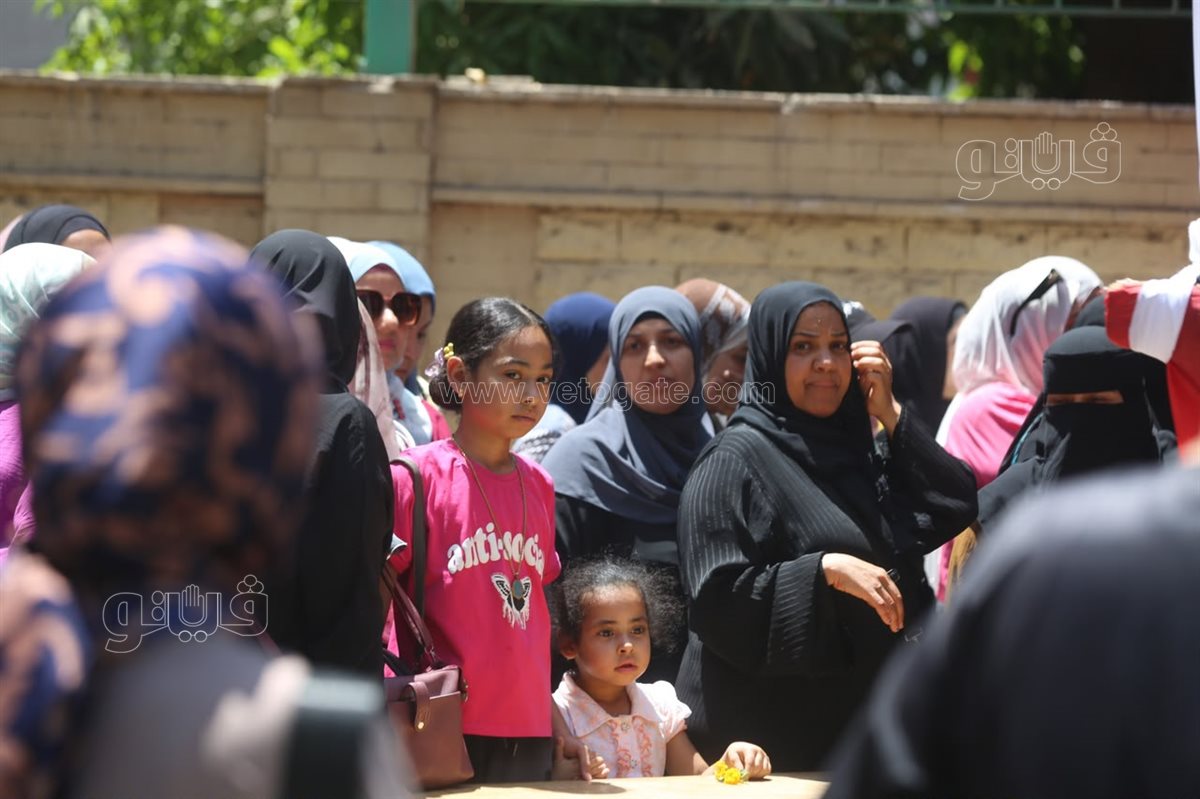 30 صورة ترصد ردود فعل طلاب الثانوية العامة بعد امتحان اللغة العربية