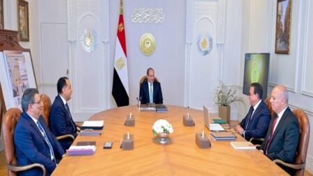 السيسي يتابع الموقف التنفيذي لمنظومة التأمين الصحي الشامل وإنشاء وتطوير المستشفيات (فيديو)