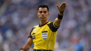 كل ما تريد معرفته عن الحكم إيسكوبيدو أدوني حكم مباراة مصر والبرازيل