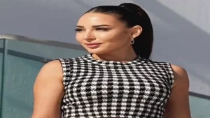 الأبيض يليق بها.. ساندي تخطف الأنظار بإطلالتها