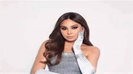 إليسا بفستان جريء في أحدث إطلالتها.. كيف نسقته؟