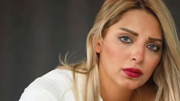 مي حلمي بلوك أنيق.. لماذا اختارت اللون الأبيض؟ مي حلمي بلوك أنيق.. لماذا اختارت اللون الأبيض؟