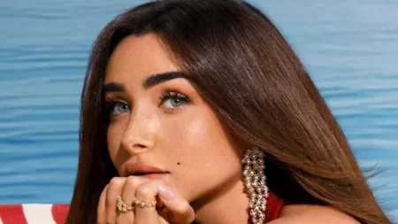 هنا الزاهد أمام البحر بإطلالة صيفية.. والجمهور يعلق- صور هنا الزاهد أمام البحر بإطلالة صيفية.. والجمهور يعلق- صور
