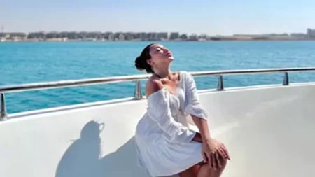 سارة سلامة تستمتع بعطلتها الصيفية على متن أحد اليخوت
