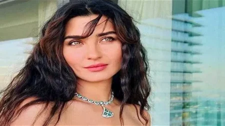 صور.. النجمة التركية توبا بويوكستون تستمتع بعطلتها الصيفية على البحر صور.. النجمة التركية توبا بويوكستون تستمتع بعطلتها الصيفية على البحر