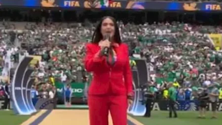 سلمى حايك تشارك بحفل افتتاح بطولة كأس العالم 2026 في المكسيك