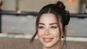 لوك كاجوال أنيق.. يارا السكري تخطف الأنظار بإطلالتها