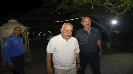 شيرين وأشرف زكي ولقاء سويدان..25 صورة من عزاء الفنان الراحل محمد مرزبان