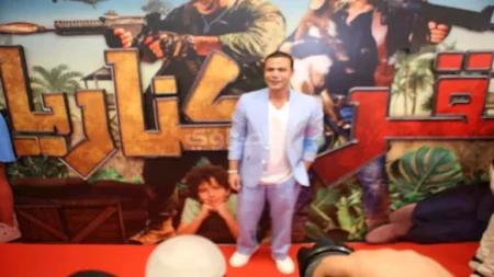 محمد إمام يحتفل بنجاح فيلم صقر وكناريا وينشر إيراداته في يومين