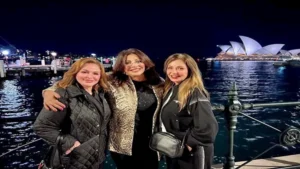 ليلى علوي وإلهام شاهين وهالة صدقي.. 20 صورة لـ ثلاثي الصداقة الأشهر في الوسط الفني