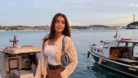 بينهن هنا الزاهد وكارولين عزمي.. 25 صورة لنجمات الفن أمام البحر بملابس صيفية