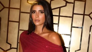 "بقصة حورية البحر".. ريم سامي بفستان جذاب