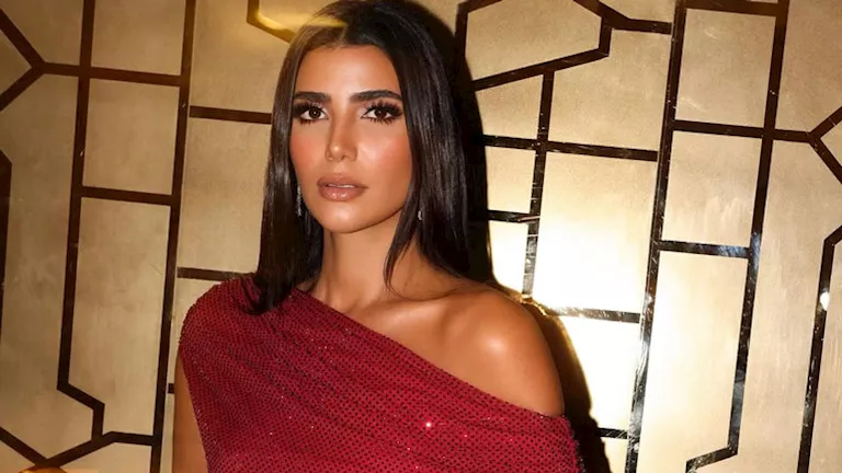 "بقصة حورية البحر".. ريم سامي بفستان جذاب "بقصة حورية البحر".. ريم سامي بفستان جذاب