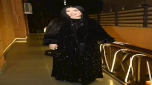 عبير صبري تخطف الأنظار بفستان أسود أنيق