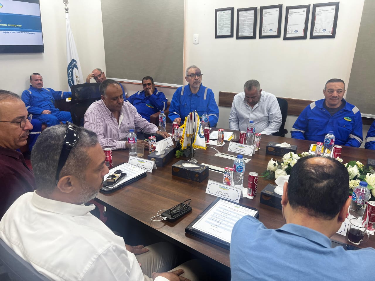 رئيس هيئة البترول يتفقد حقول "شمال البحرية" بالصحراء الغربية.. ويتابع محطة الطاقة الشمسية بـ "فردوس"
