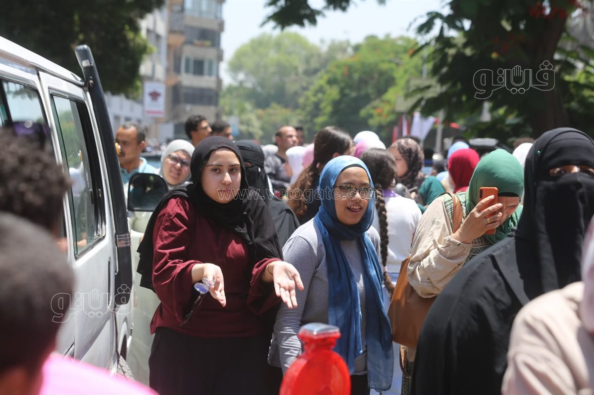 30 صورة ترصد ردود فعل طلاب الثانوية العامة بعد امتحان اللغة العربية