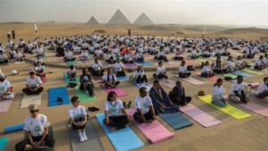 أجواء روحانية بين الأهرامات.. سفارة الهند تنظم احتفالية كبرى باليوم العالمي لليوجا