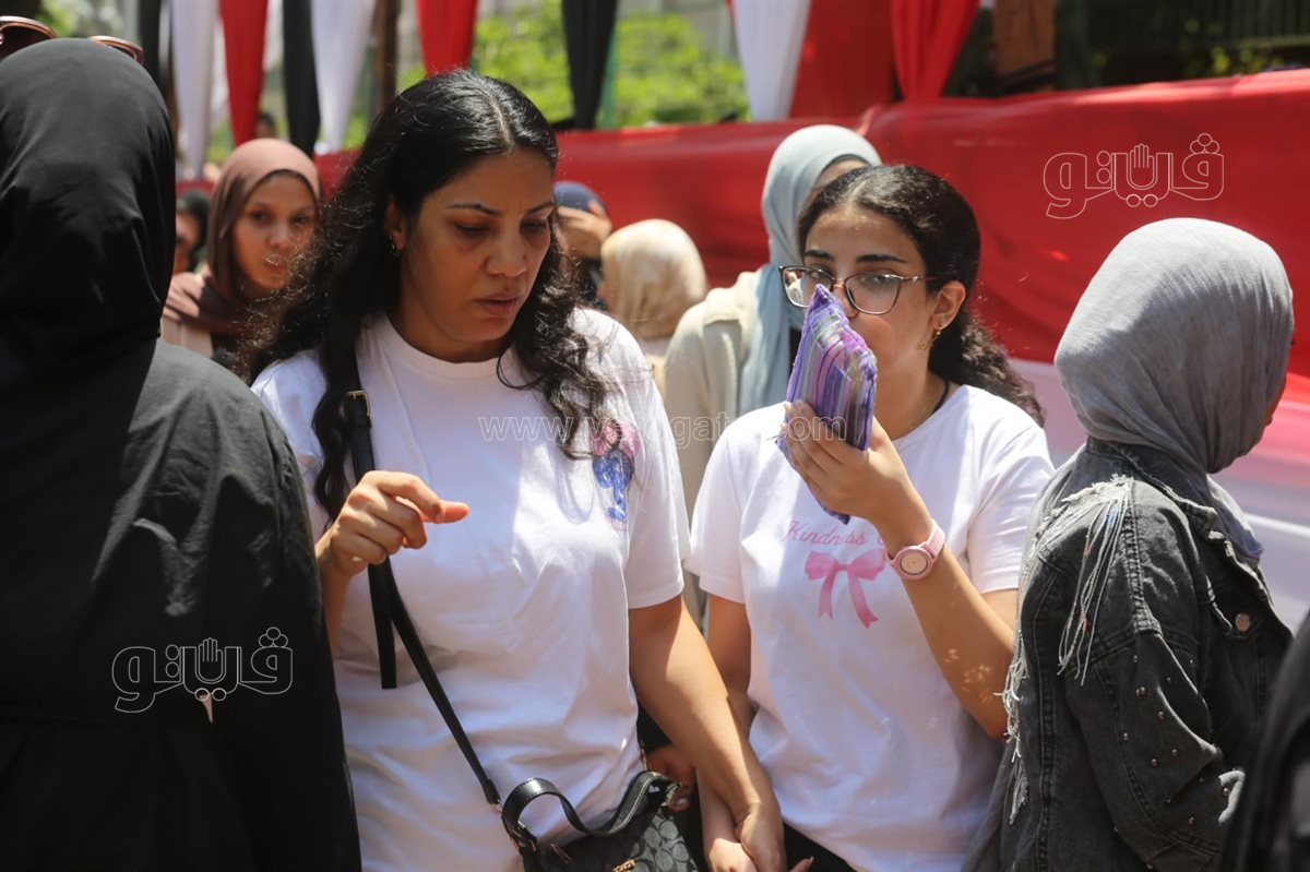 30 صورة ترصد ردود فعل طلاب الثانوية العامة بعد امتحان اللغة العربية