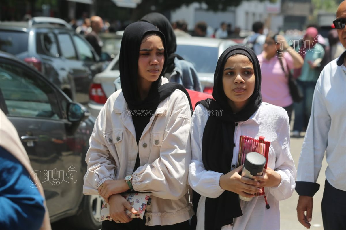 30 صورة ترصد ردود فعل طلاب الثانوية العامة بعد امتحان اللغة العربية