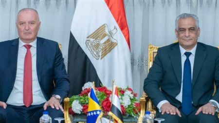 وزير الإنتاج الحربي يبحث نقل التكنولوجيا والتكامل الصناعي مع البوسنة